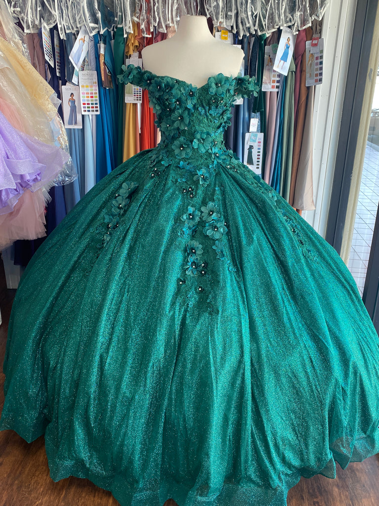 Off the shoulder Emerald green sparkly dress in Medium Irma's Bridal Boutique Off the shoulder Emerald green sparkly dress in Medium Irma's Bridal Boutique