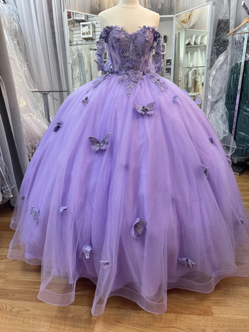 Lavender Quinceañera dress with Butterfly details, size 8