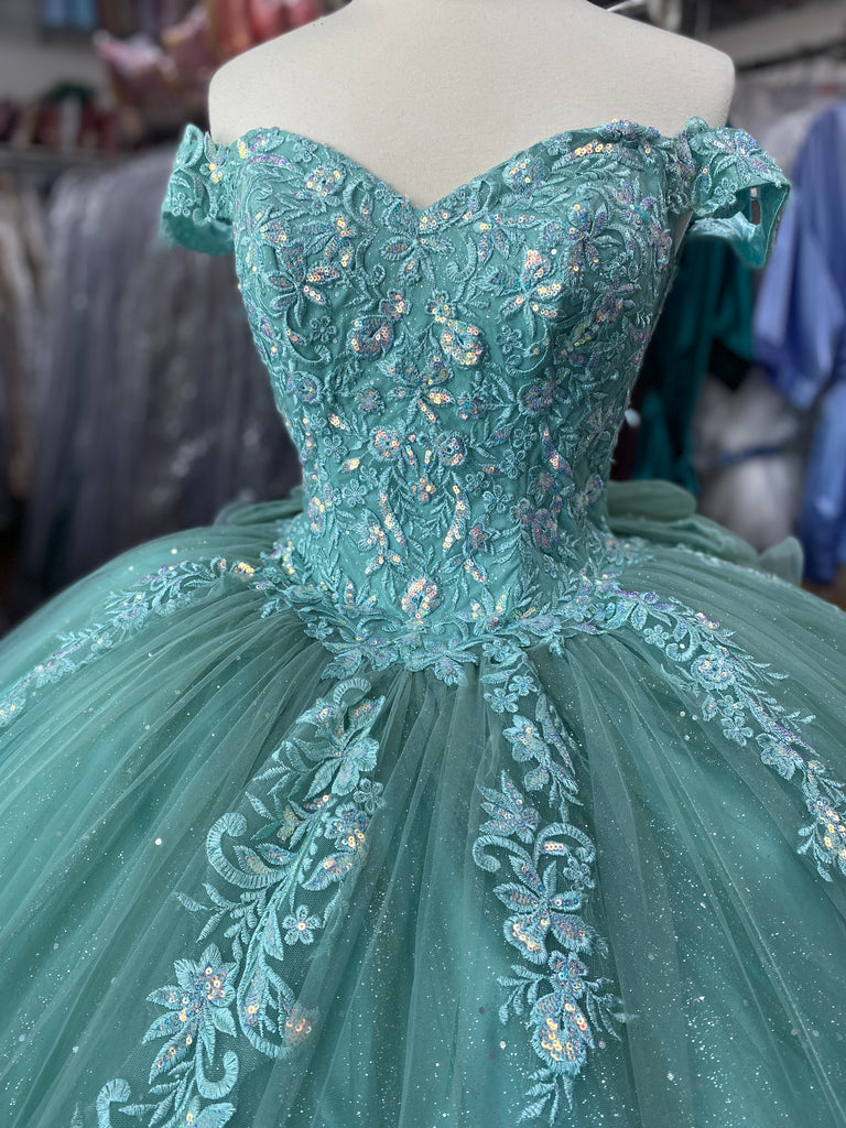 House of Wu 26026 in sage size 8