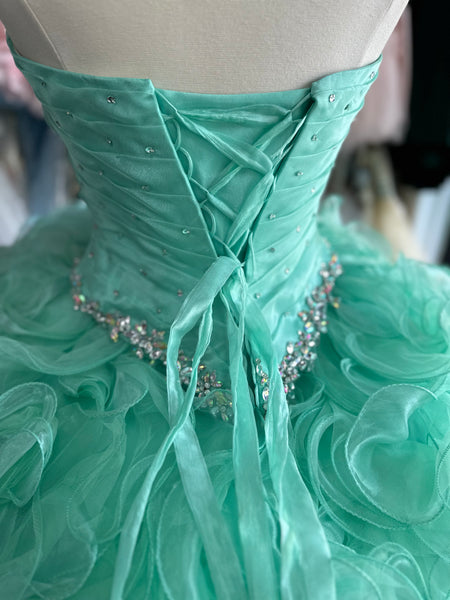 Disney Royal Ball 41011 in Mint color size 12