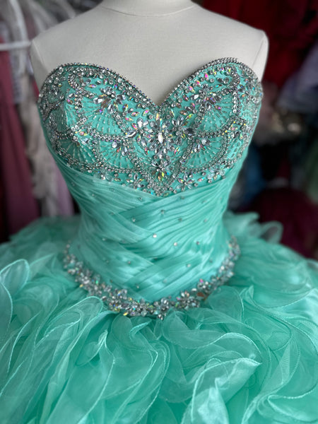 Disney Royal Ball 41011 in Mint color size 12