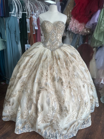 House of Wu Quinceanera dress 26900 in Champagne/gold size 0